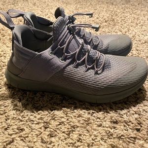 Size 8 women’s grey Nike running shoes